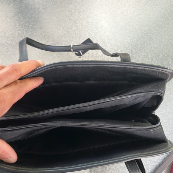 Worn once coach bag basically brand new - Picture 3 of 4